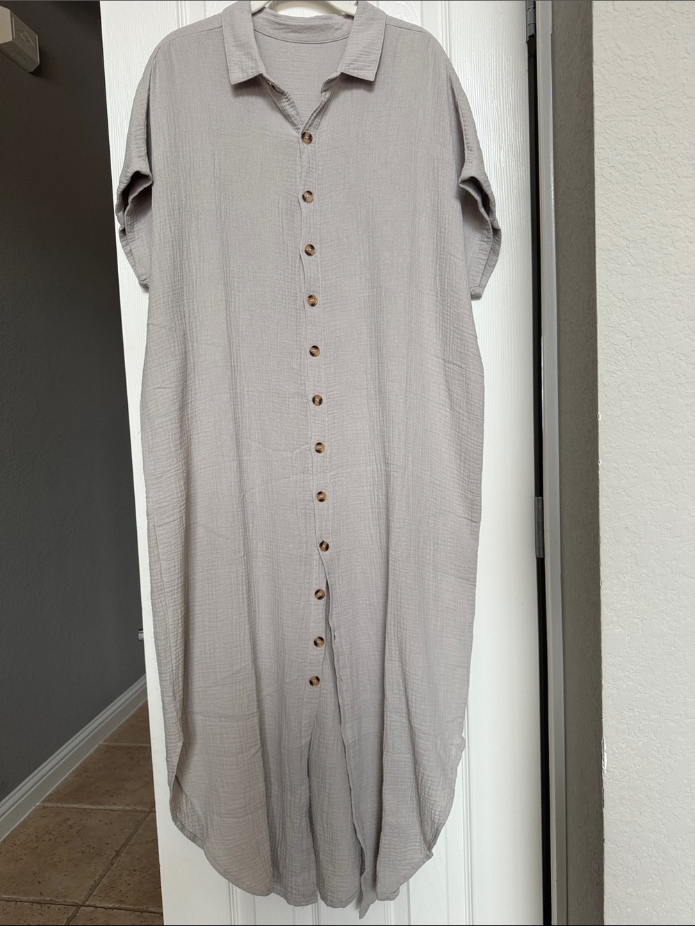 Relaxed Button-Front Maxi Dress — Light Gray. Size L